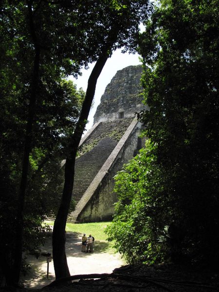 Durchblick in Tikal